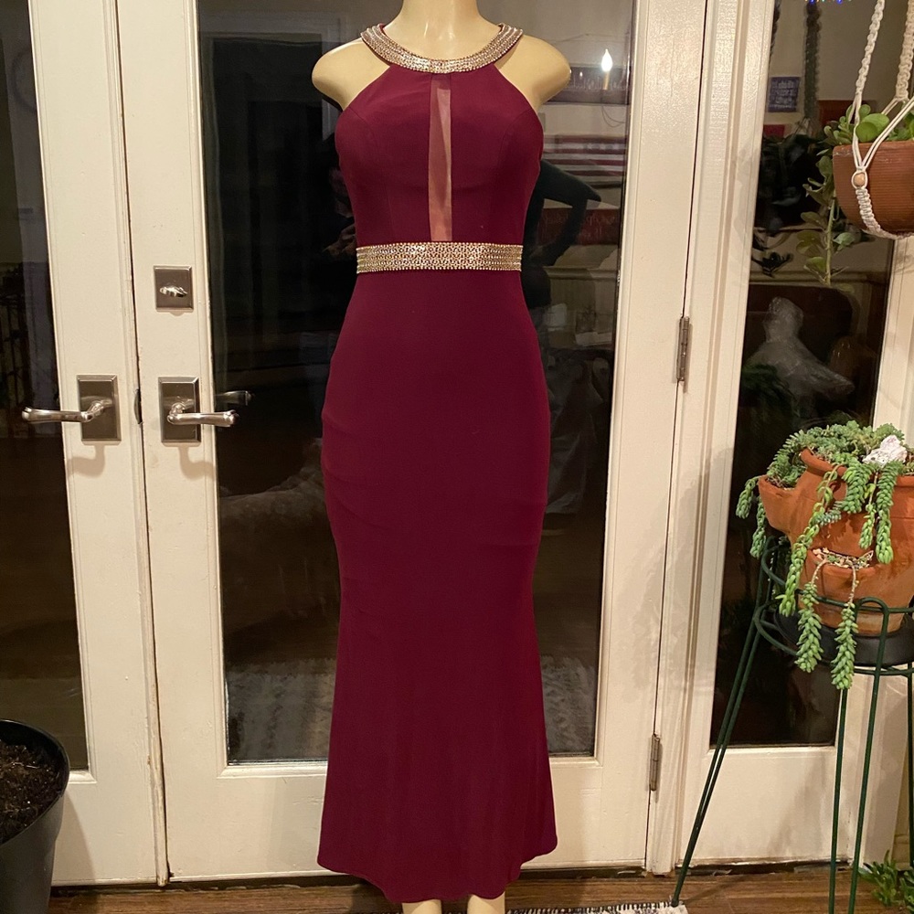 Faviana prom dress, size 2, color is Bordeaux